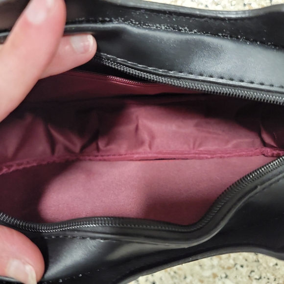 NWT Violin Shaped Black and Tan Crossbody Bag - Picture 7 of 7